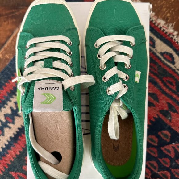 Cariuma green sneakers - Picture 1 of 3